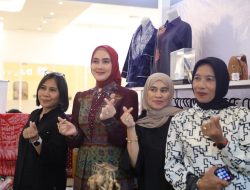 TENUN CUAL TEMBUS MAKASSAR, NONI HIDAYAT ARSANI BAWA KEBANGGAAN BANGKA BELITUNG KE PANGGUNG NASIONAL